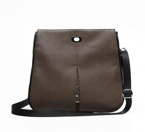 Crossbody in Cocoa